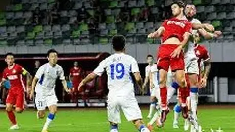 “苏超激情街头，南京城市活力绽放，欢乐经济席卷而来”